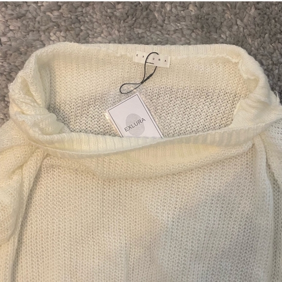 NWT Exlura Off The Shoulder Ivory Sweater - Picture 4 of 4